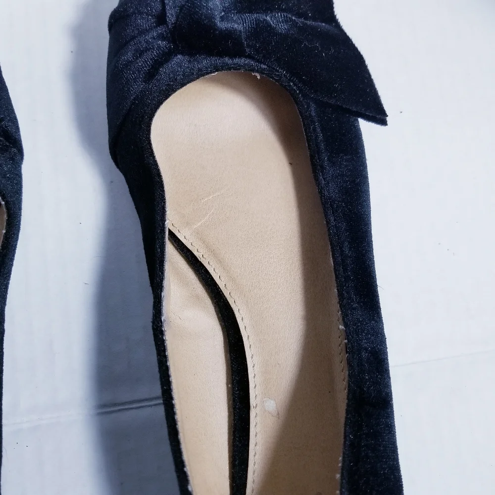 FIONI BLACK VELVET FLATS SIZE 7 WIDE